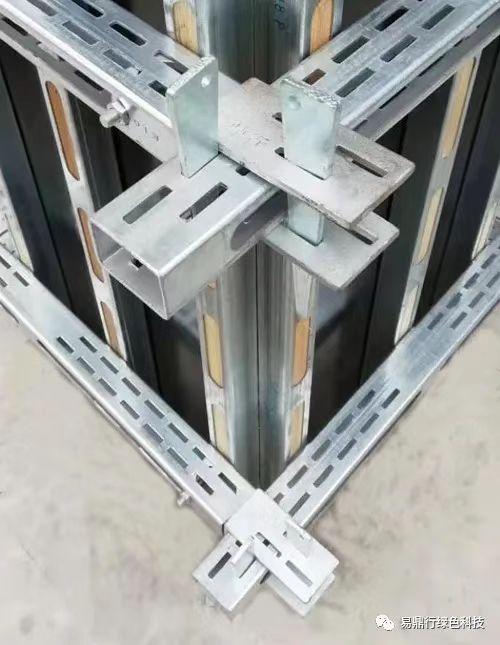 collapsible scaffolding